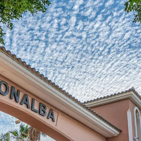 4 Bedroom Lovely In Alacant Hébergement de vacances