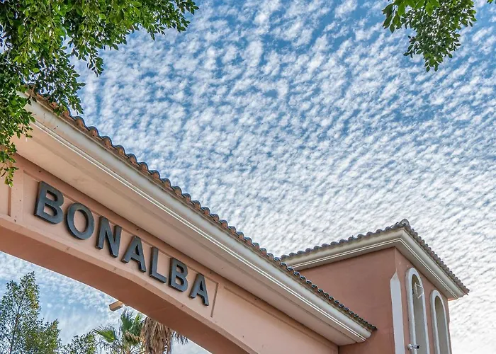 4 Bedroom Lovely In Alacant Hébergement de vacances