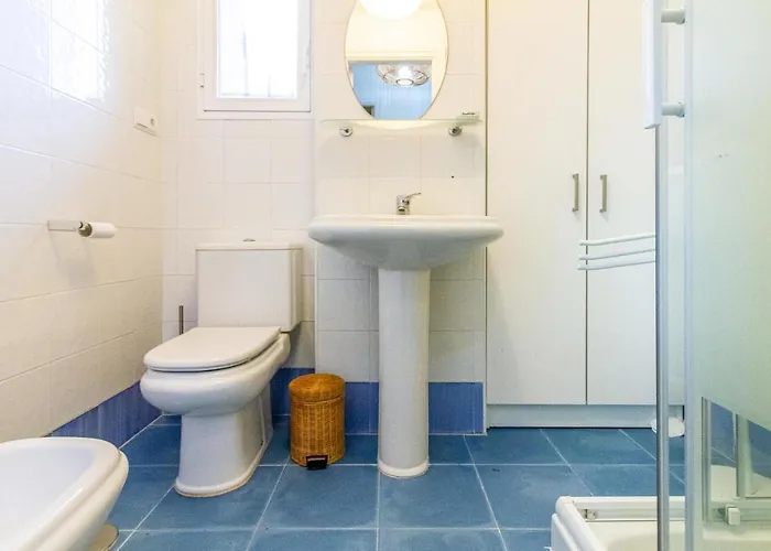 Hébergement de vacances 4 Bedroom Lovely In Alacant